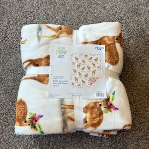 Large Size No Sew Throw Kit NWT Deer Print Graduation Gift